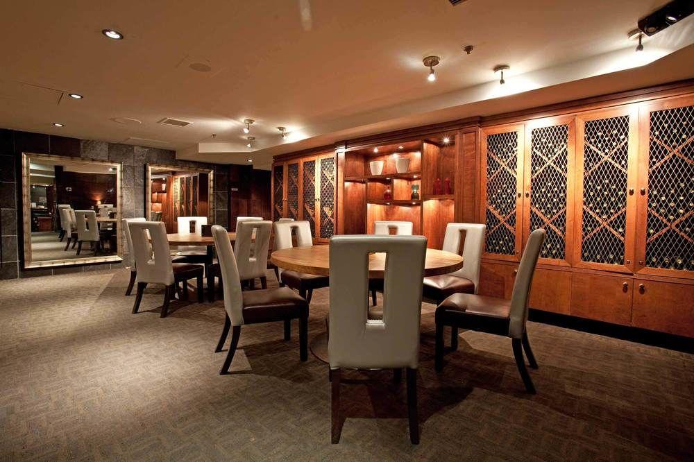 Hotel Sandman Signature Downtown 4*